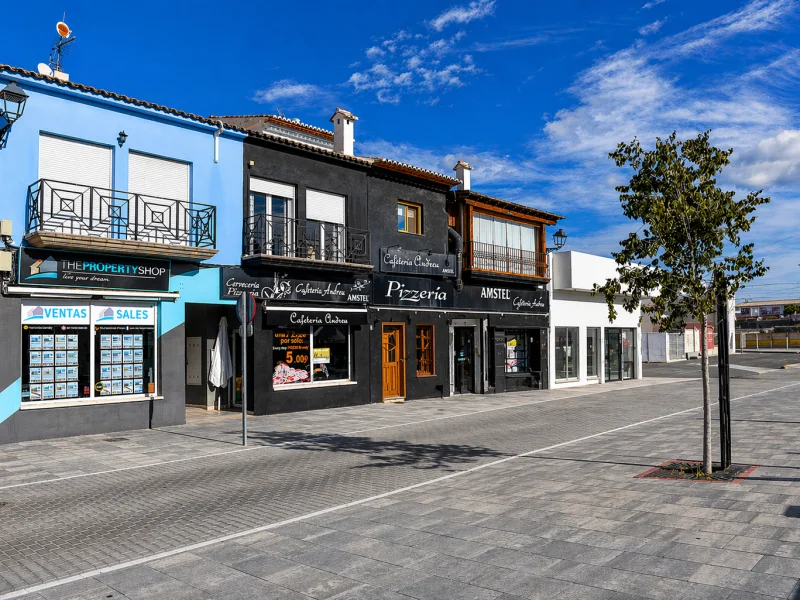 Apartamento dúplex de 3 dormitorios en Els Poblets con piscina