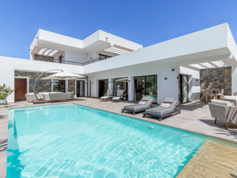 Villa moderna en Sol Park, Moraira con piscina climatizada