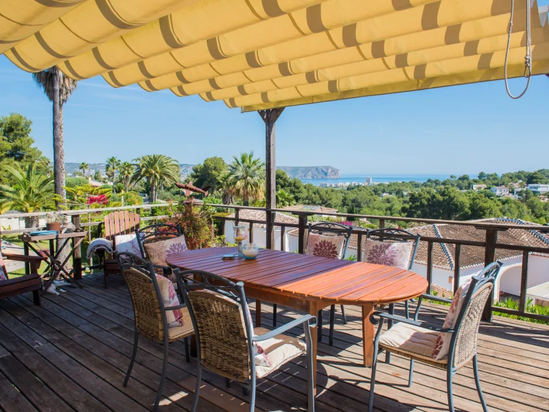 Villa con doble parcela y vistas al mar en Javea