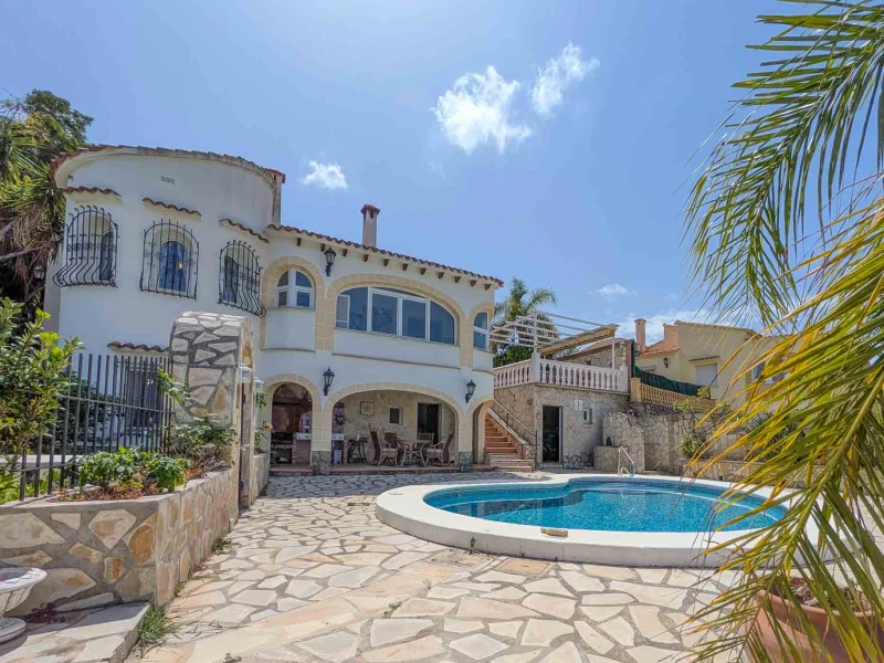 Villa con vistas panorámicas al mar en La Pedrera, Dénia
