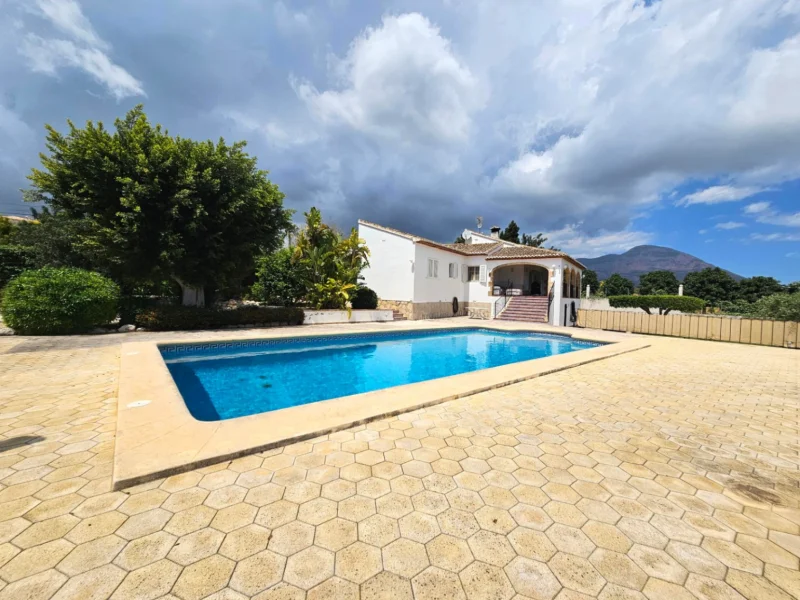 Chalet en Venta en Jávea con Vistas y Piscina Privada