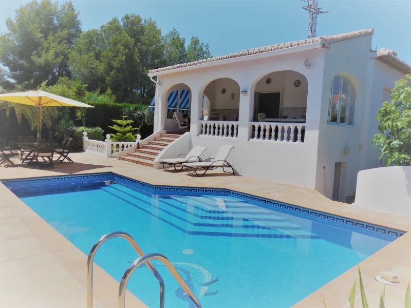 Villa de 3 dormitorios en venta en Jávea, orientación sur