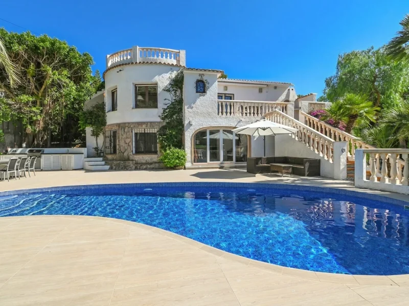 Villa tradicional en venta con piscina privada en Jávea