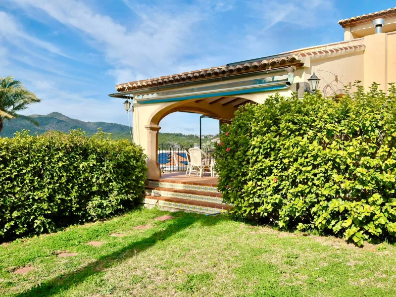 Villa en Jávea junto al Club de Golf con vistas despejadas