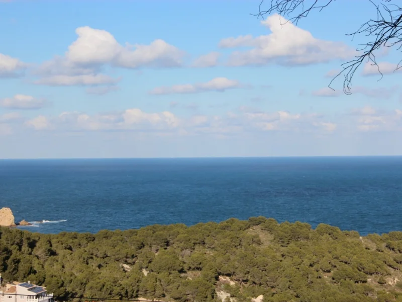 Parcela edificable en Jávea con vistas al mar cerca de Portichol