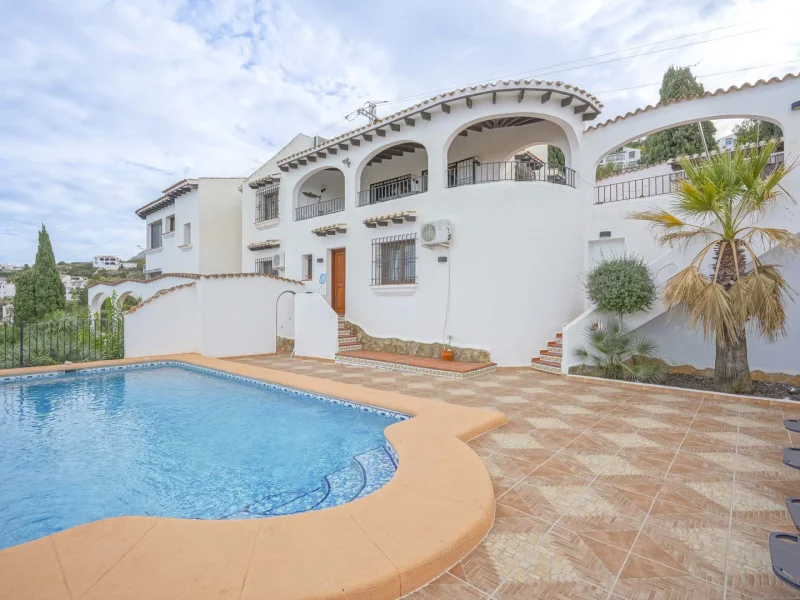 Villa en Venta en Pego con Vistas Panorámicas y Piscina Privada