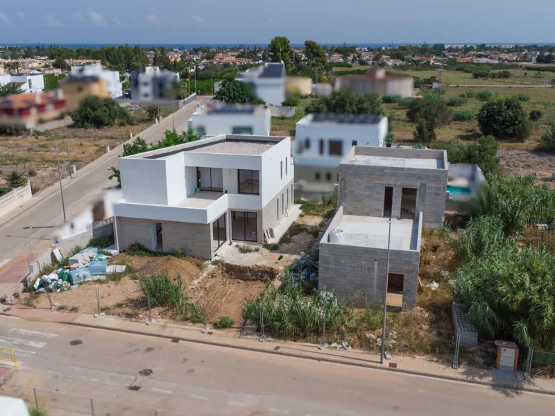 Villa moderna de tres dormitorios con piscina privada en El Verger