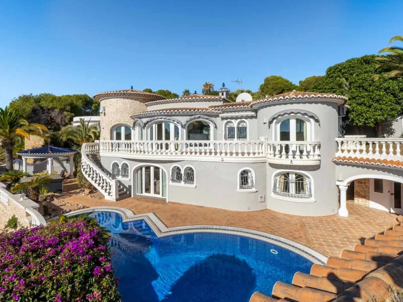 Villa de lujo con vistas al mar y piscina privada en Benissa