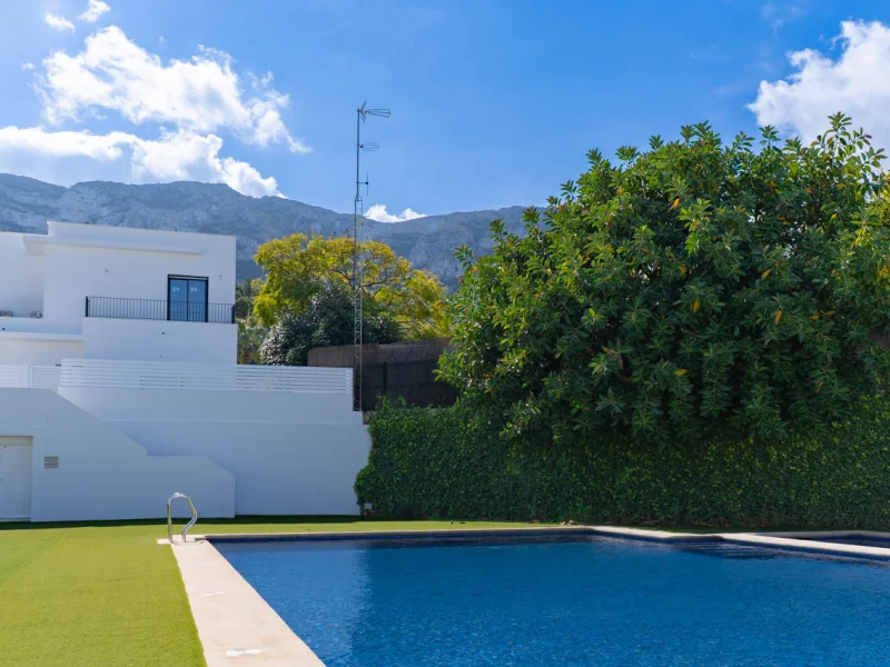 Villa moderna en Tossal Gross, Dénia con vistas al Montgó