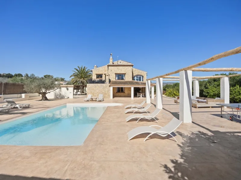 Villa de estilo finca en Jávea con zona de invitados y piscina