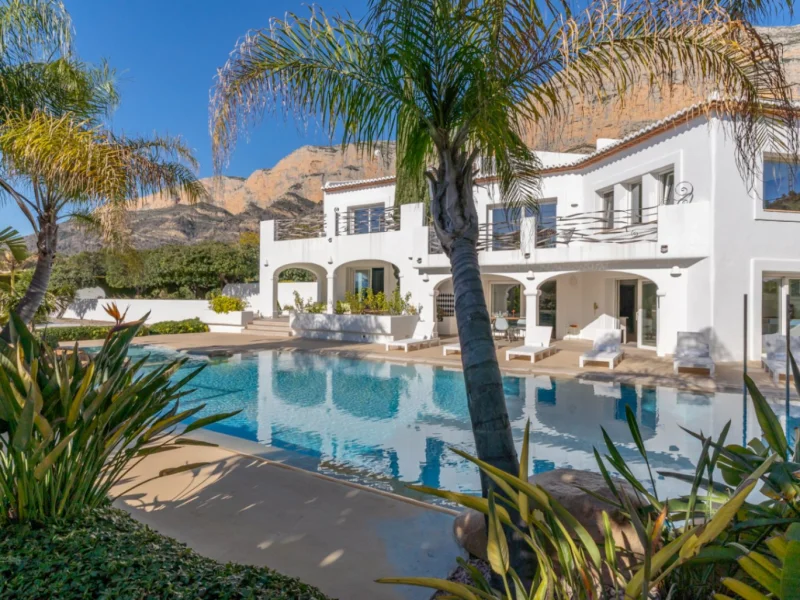 Villa en Jávea, Montgó con piscina privada y pista de tenis