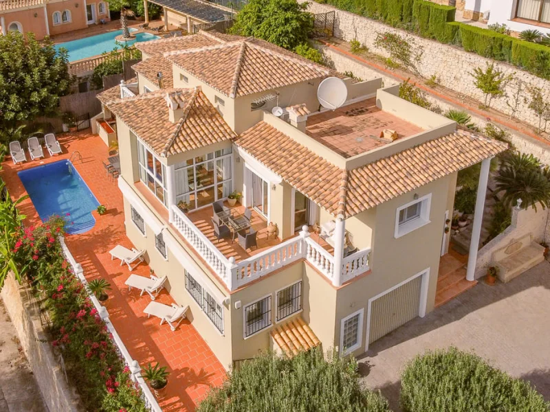Villa en Jávea con piscina privada y vistas a la montaña