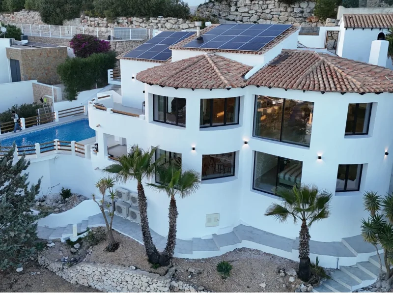 Villa en Benitachell con piscina privada y vistas al mar