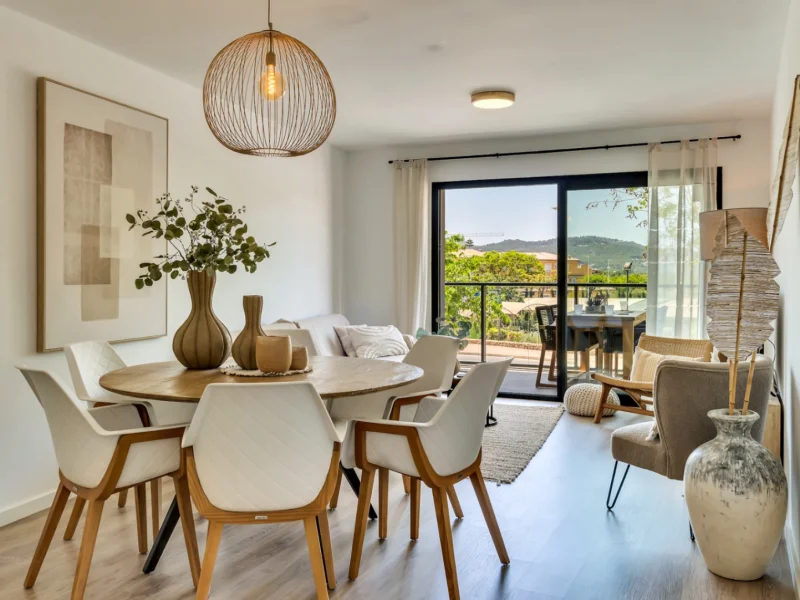 Apartamento moderno de tres dormitorios en Jávea con piscina y vistas