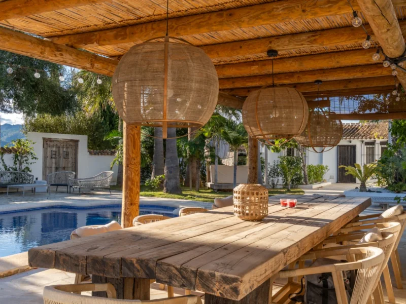Villa de lujo renovada en Dénia, Jesús Pobre con piscina y apartamentos