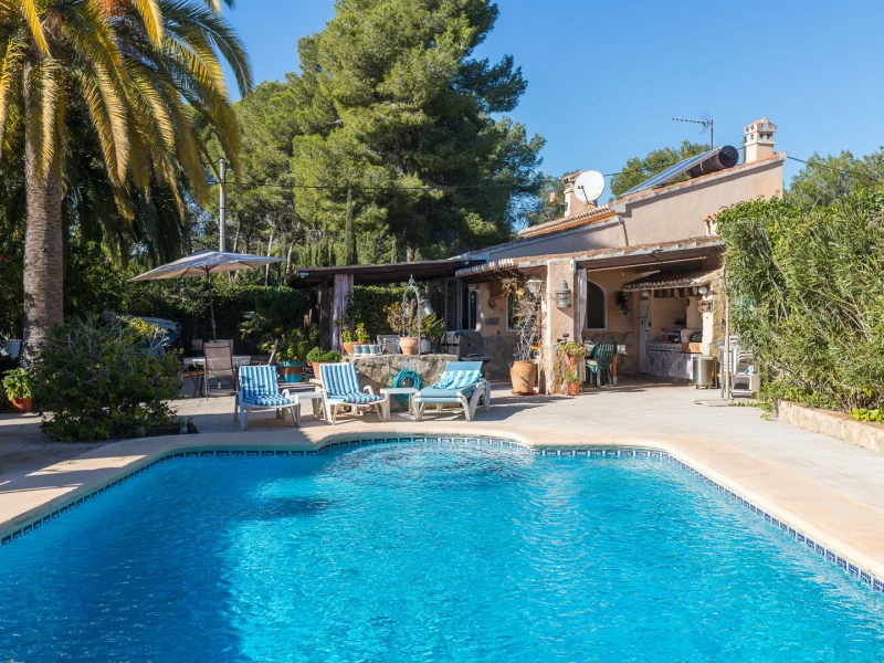 Villa de una sola planta en Jávea con piscina climatizada