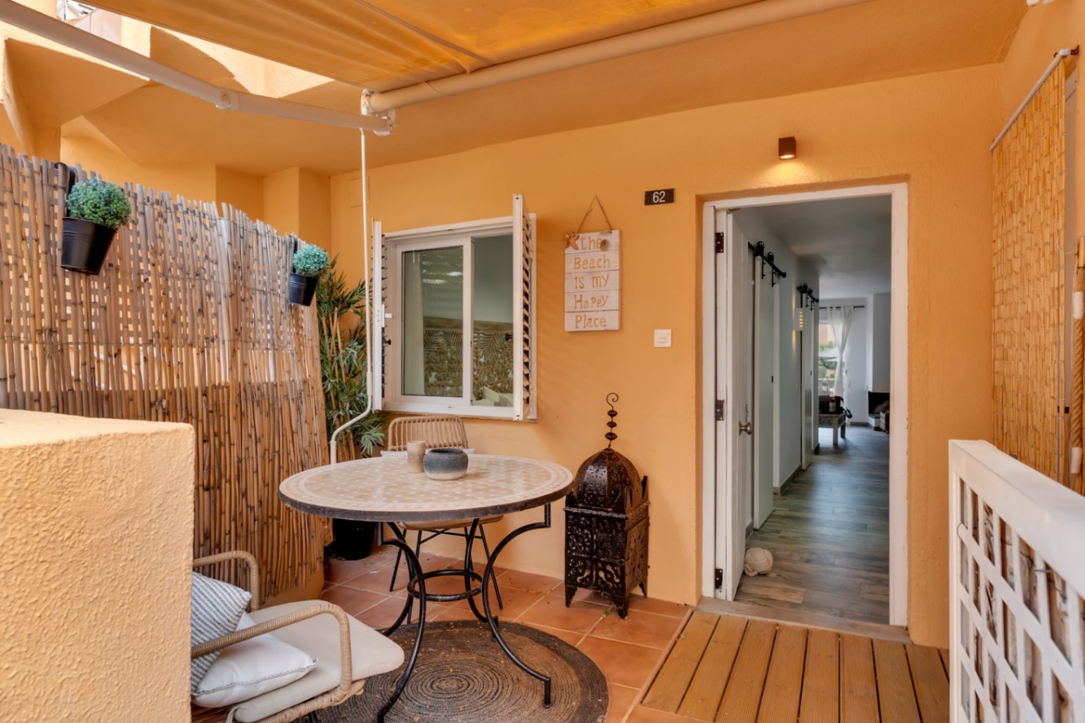 Apartamento en planta baja en Dénia con piscina y terraza privada