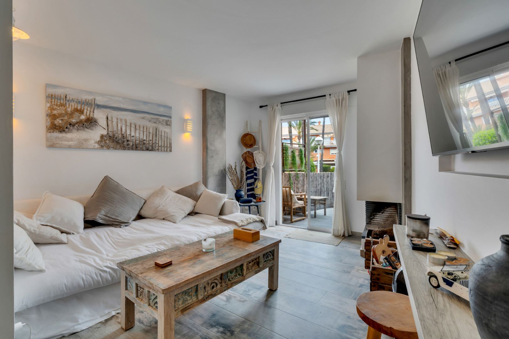 Apartamento en planta baja en Dénia con piscina y terraza privada