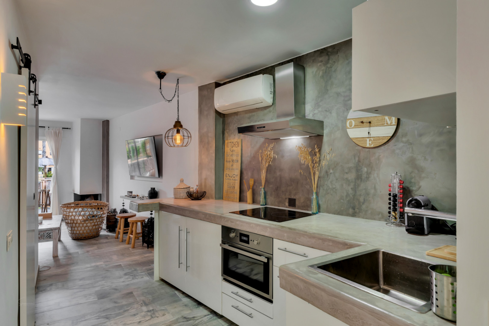 Apartamento en planta baja en Dénia con piscina y terraza privada