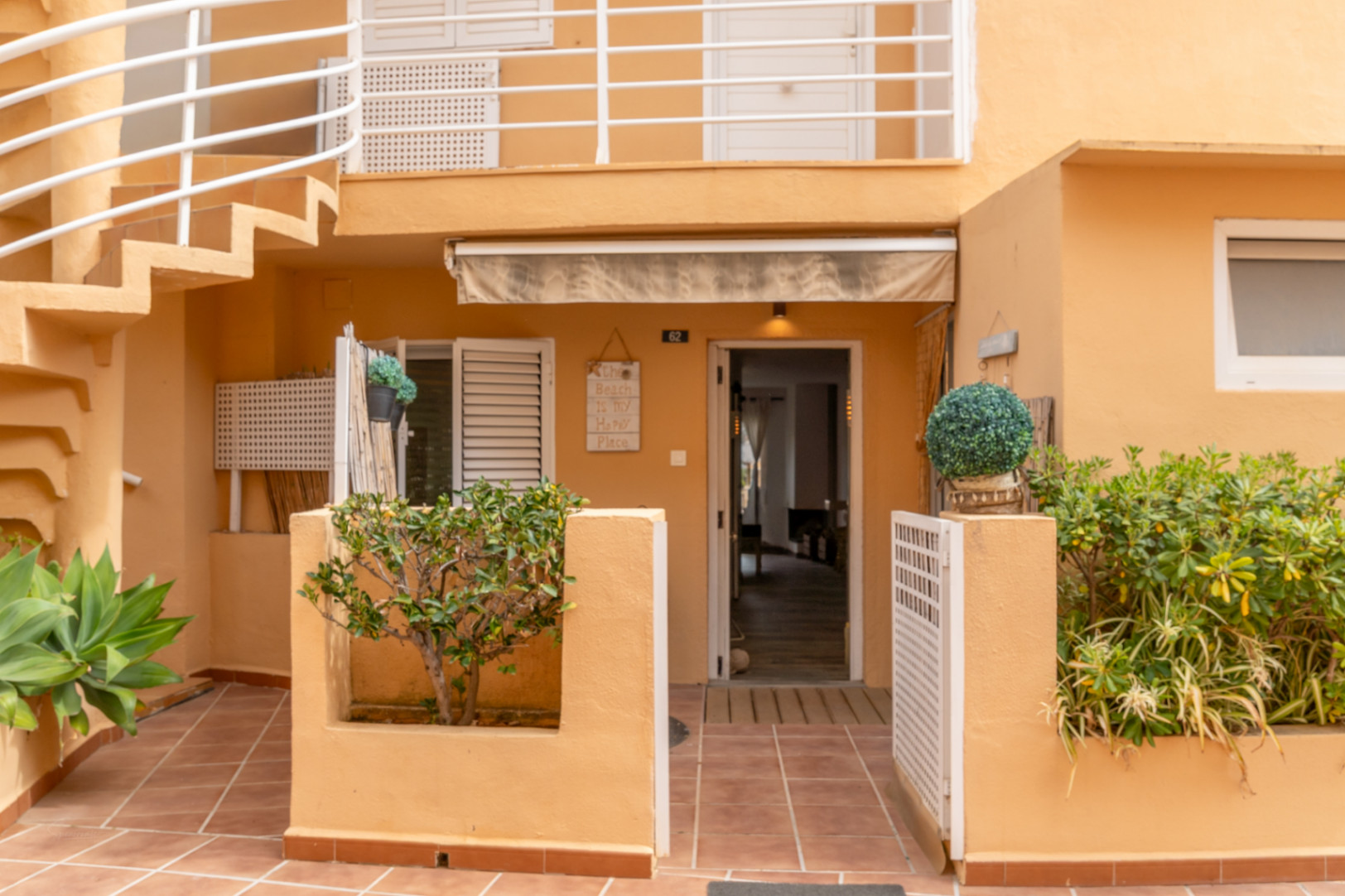 Apartamento en planta baja en Dénia con piscina y terraza privada