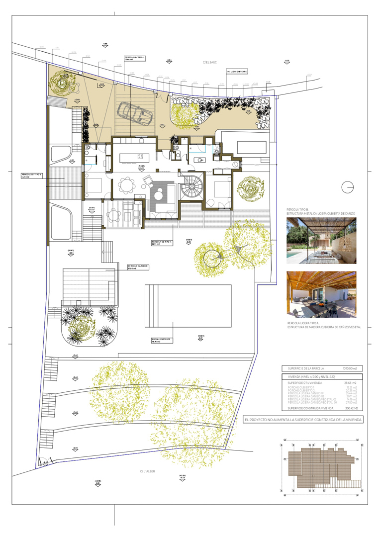 Plano técnico detallado que muestra la distribución de la planta, la piscina central y el paisajismo en una parcela de 1070 m2 con zonas de pérgolas integradas.