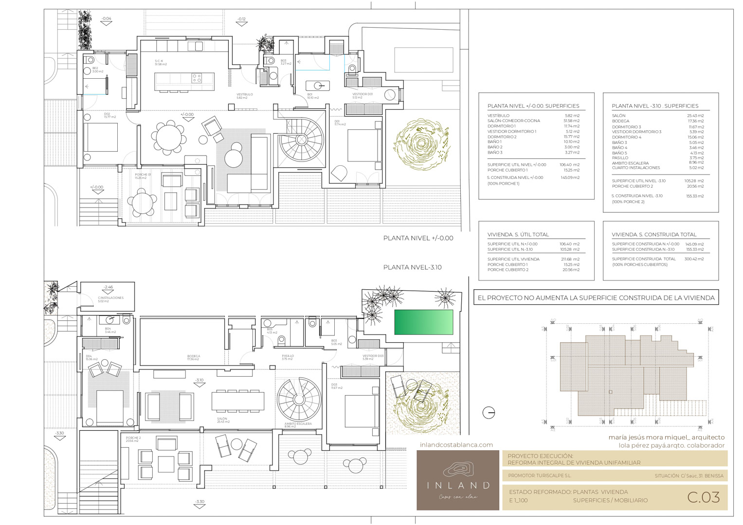Planos arquitectónicos detallados de la reforma integral, mostrando la distribución de dos niveles con escalera de caracol, zonas de día diáfanas y suites con vestidor.