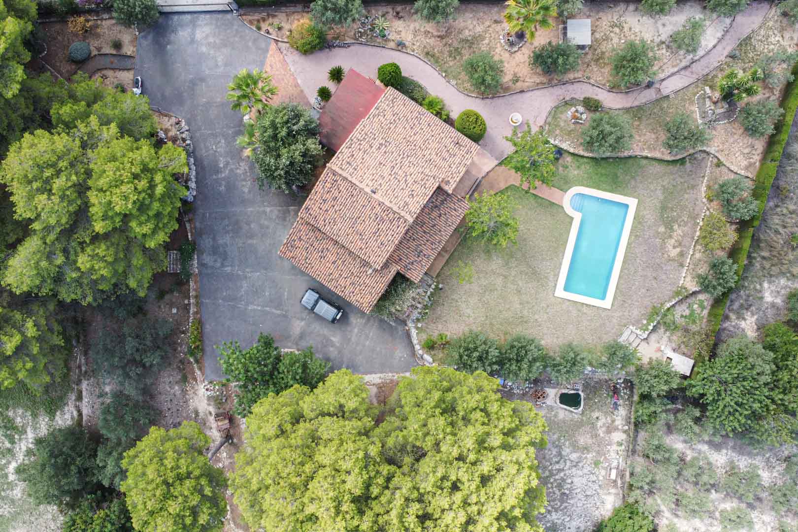 Encantadora villa de cuatro dormitorios con piscina y establos en Orba