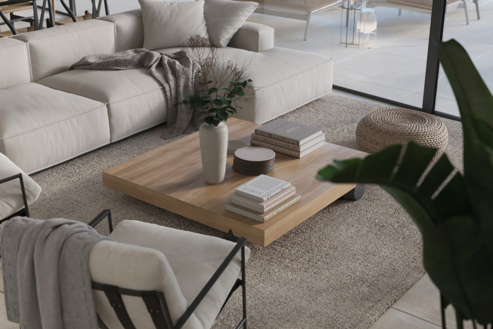 Salón moderno con sofá modular en tonos crema, mesa de centro de madera de roble y amplios ventanales que integran el interior con la terraza exterior.