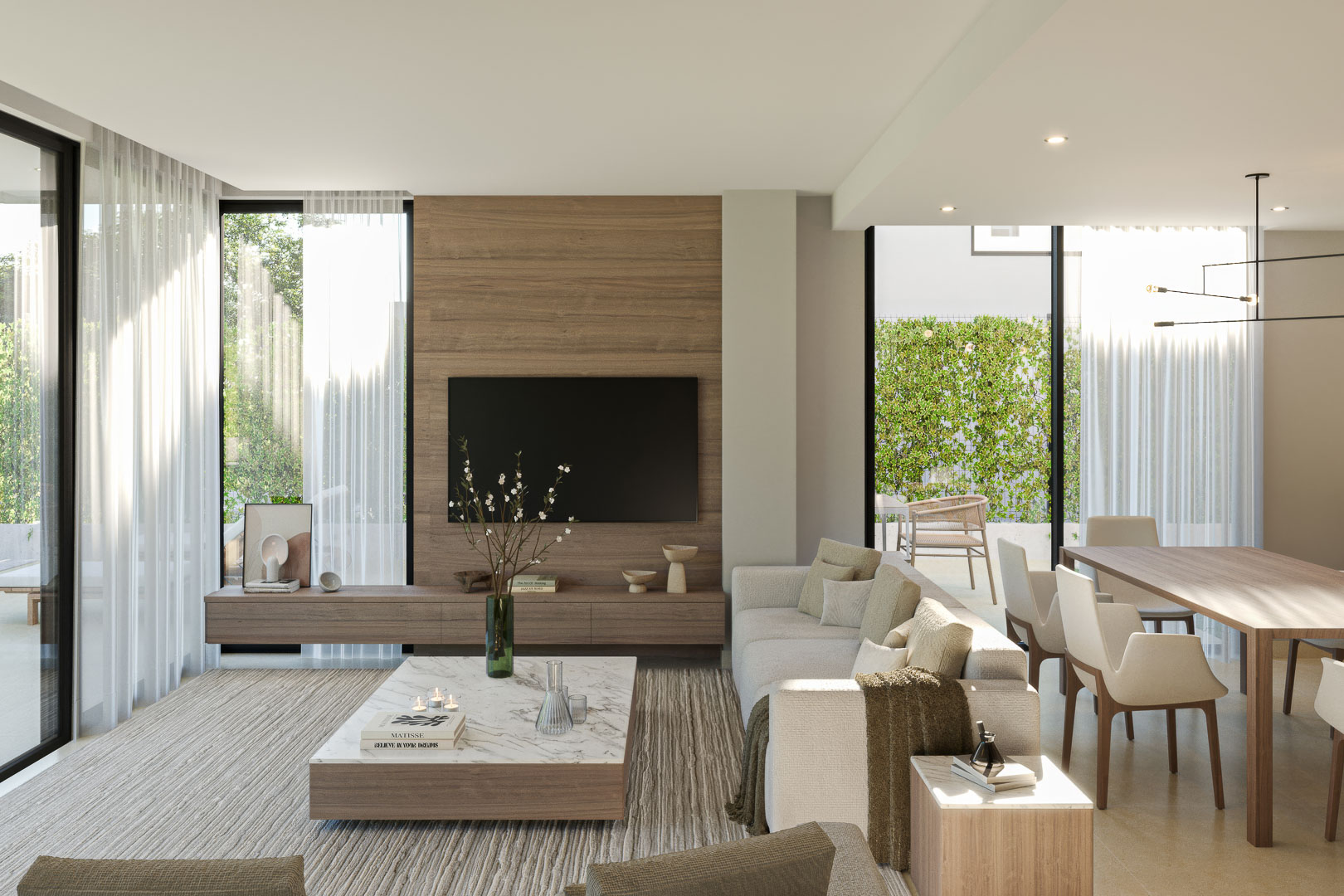 Salón-comedor diáfano con panelado de madera, mesa de centro de mármol y amplios ventanales que conectan con la terraza exterior y el jardín.
