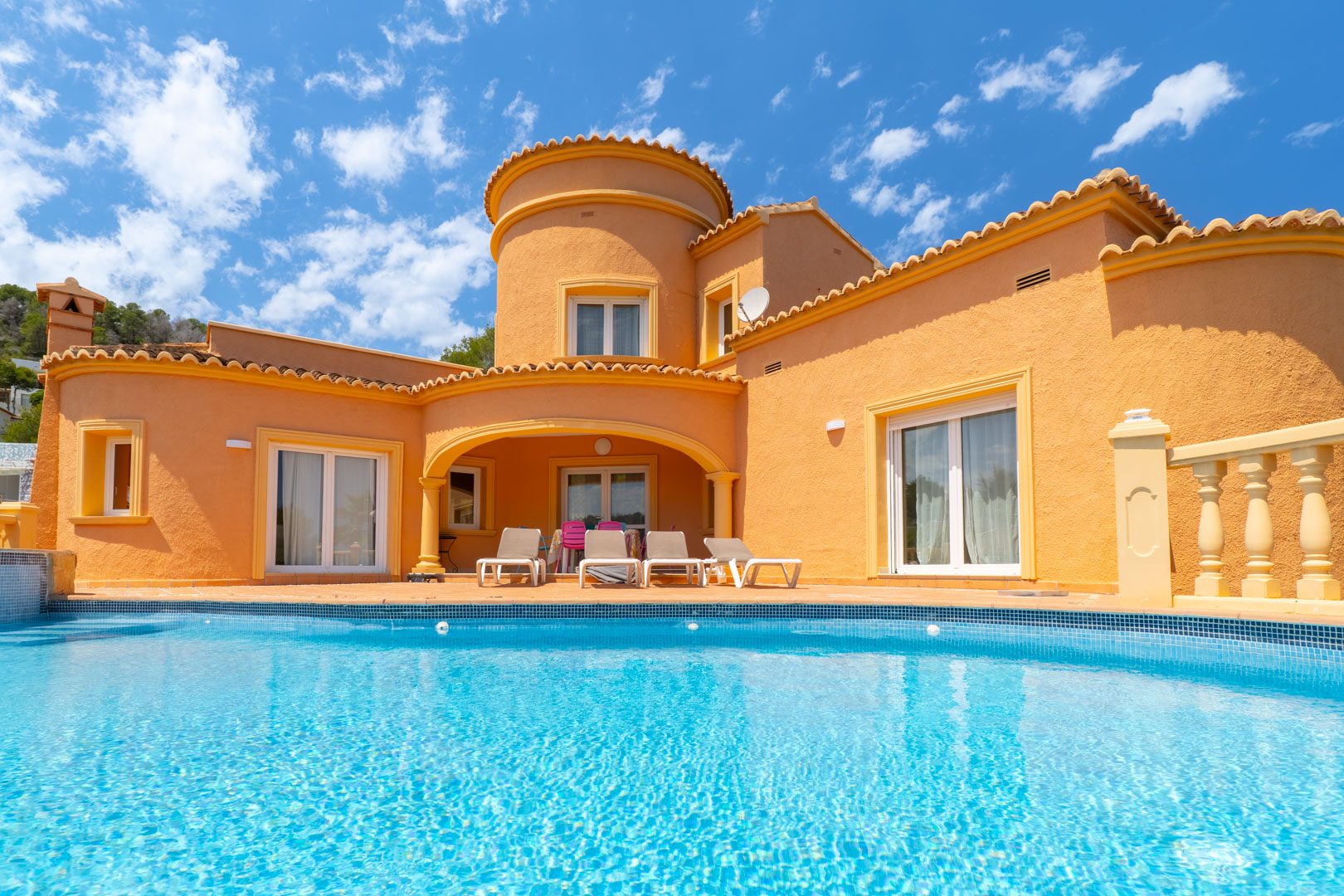 Villa de Lujo en Jávea: 3 Dormitorios, Vistas Increíbles. ¡Oportunidad!