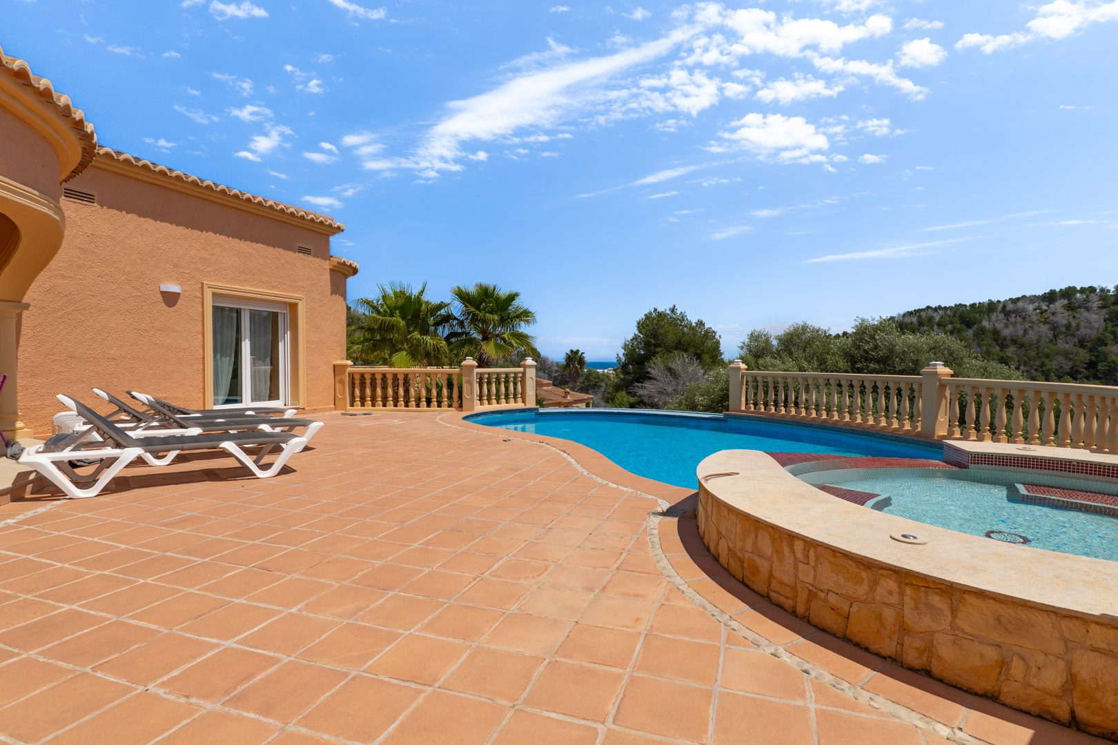 Villa de Lujo en Jávea: 3 Dormitorios, Vistas Increíbles. ¡Oportunidad!