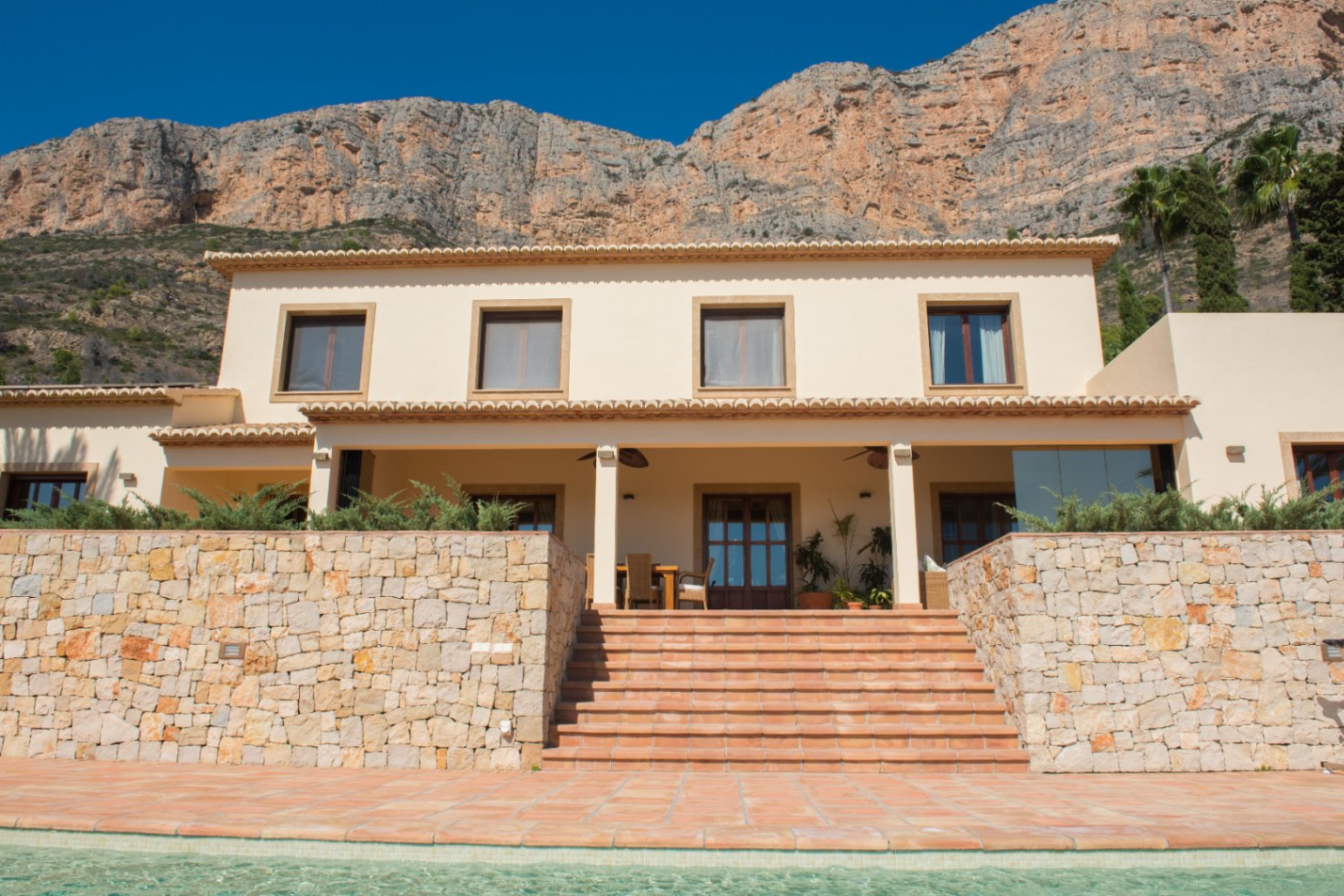 Chalet elegante en Jávea Montgó con vistas al mar y piscina privada