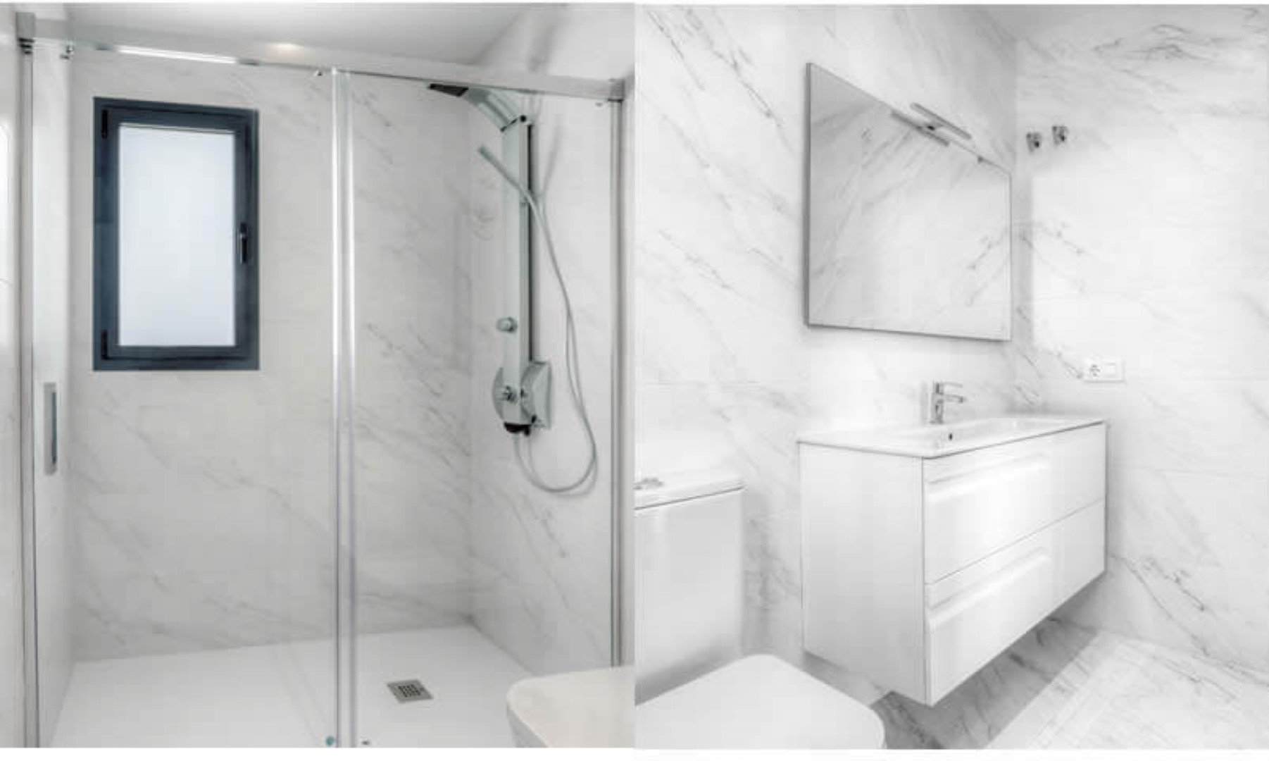 Baño moderno con revestimiento efecto mármol, ducha con mampara de cristal y columna de hidromasaje, mueble suspendido blanco y espejo de gran formato.