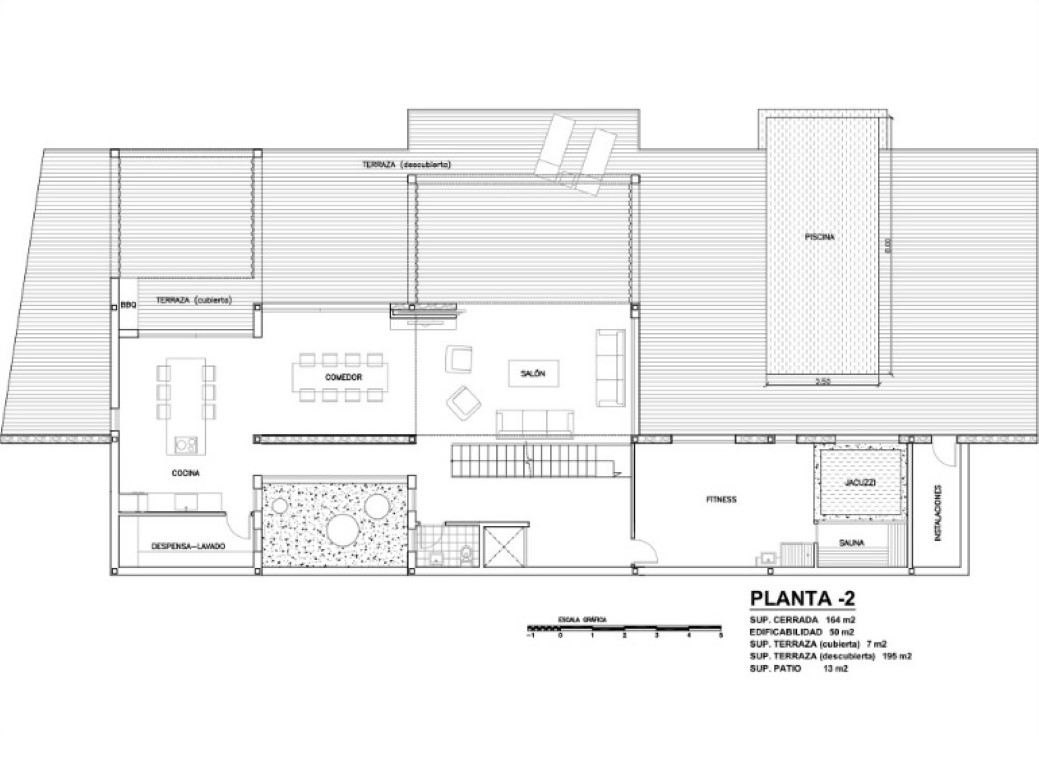 Plano detallado de la planta -2 que muestra la zona de día con cocina abierta, salón-comedor, área de fitness con sauna y una extensa terraza con piscina y zona de barbacoa.