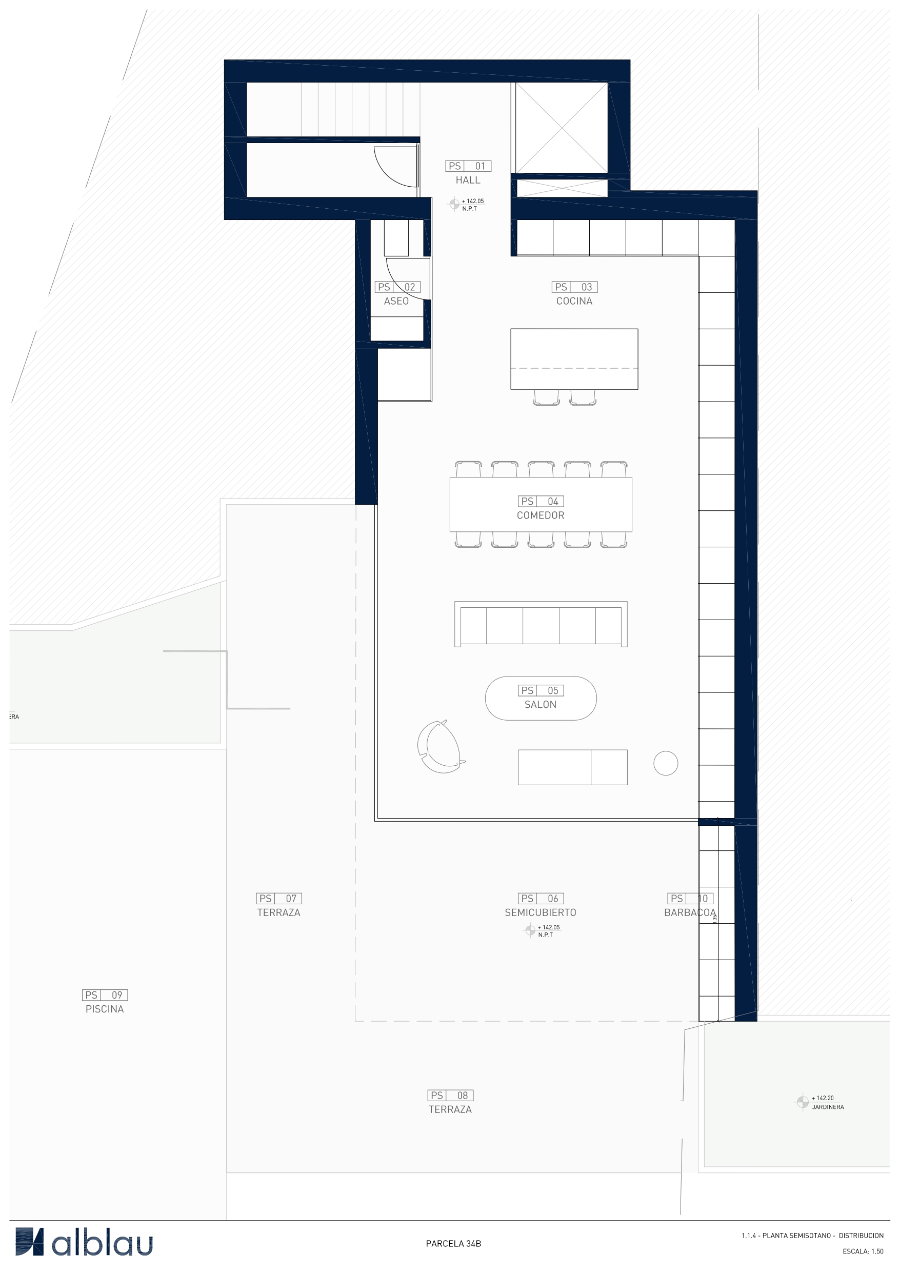 Plano de distribución de la planta principal que integra cocina con isla, comedor y salón diáfano conectado a la terraza con piscina y zona de barbacoa.