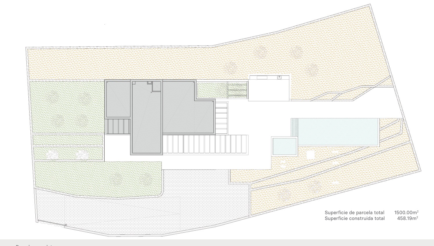 Plano general de la parcela de 1500 m2 que muestra la implantación de la villa, las zonas ajardinadas y la piscina rectangular con sus amplias terrazas.
