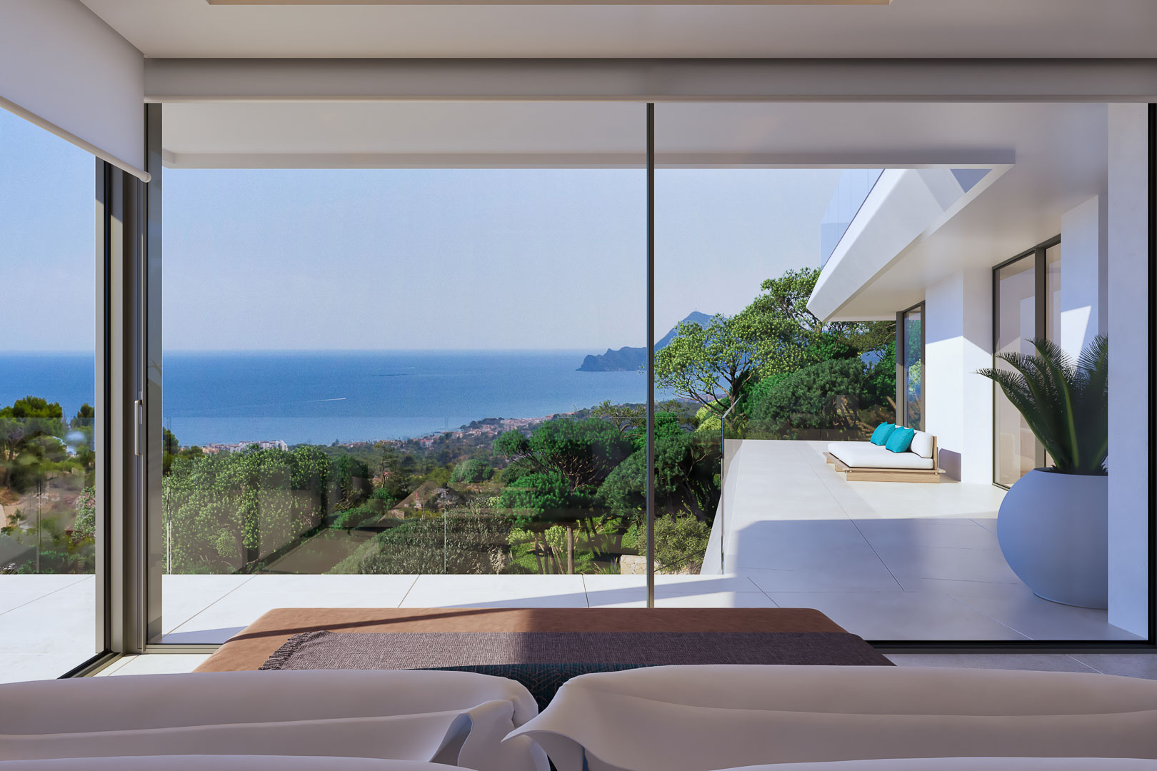 Dormitorio principal con amplios ventanales de suelo a techo que ofrecen vistas panorámicas al mar Mediterráneo y acceso directo a una terraza privada con mobiliario de descanso.