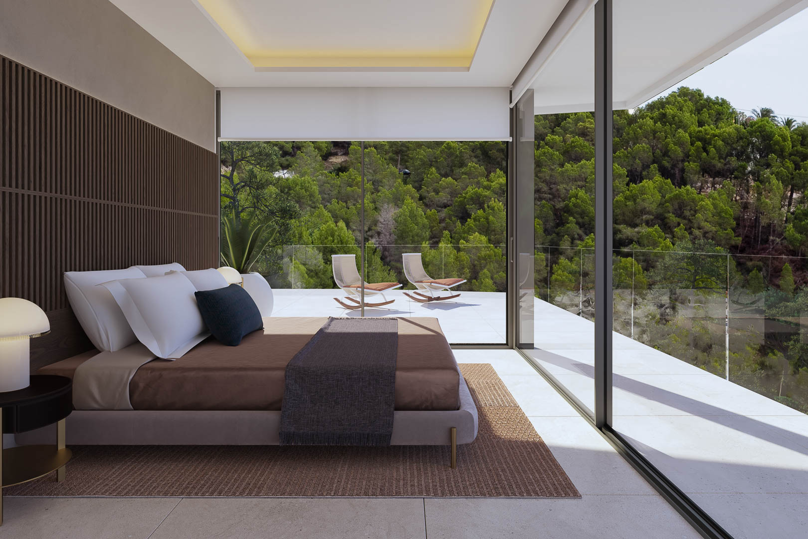Dormitorio principal con grandes ventanales, acceso a terraza privada y vistas al bosque mediterráneo. Destaca el panelado de madera y la iluminación indirecta en el techo.