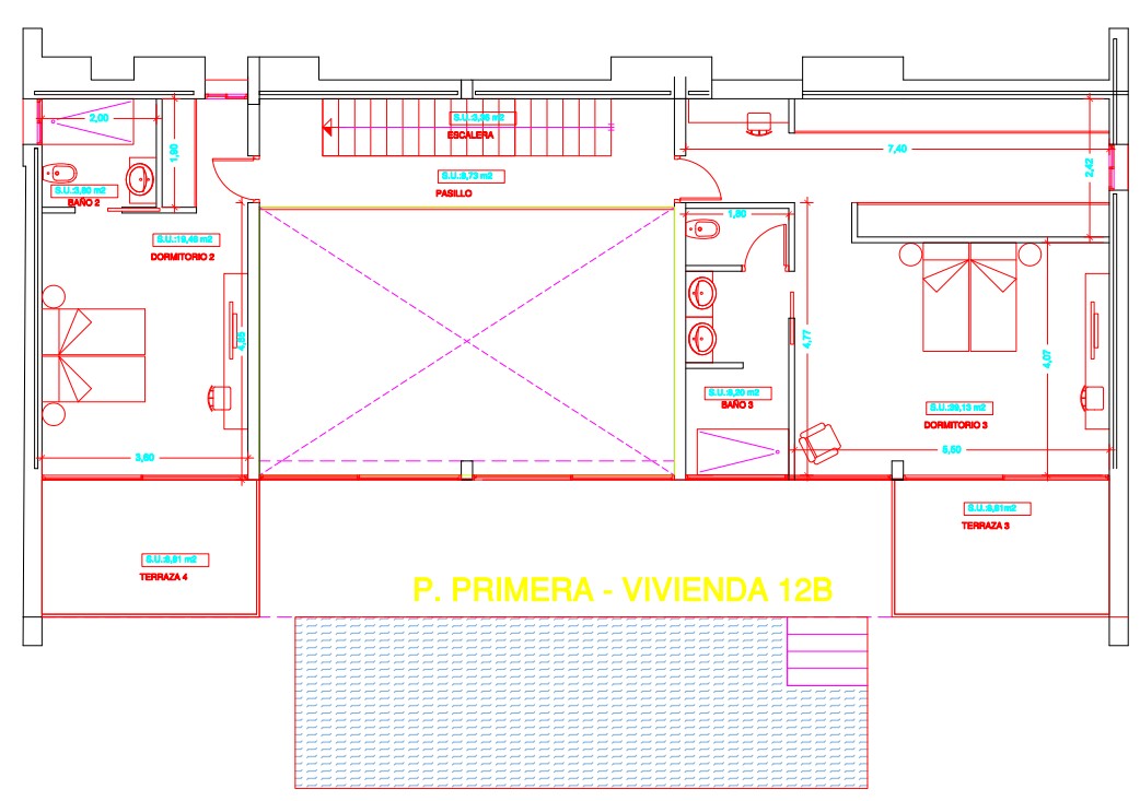 Plano técnico de la planta primera con dos dormitorios, baños en suite y terrazas privadas, destacando la distribución funcional y el acceso por escalera.