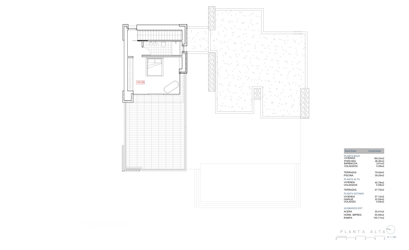 Plano técnico de la planta alta que detalla el dormitorio principal con baño en suite y una extensa terraza privada con vistas al entorno de San Jaime.