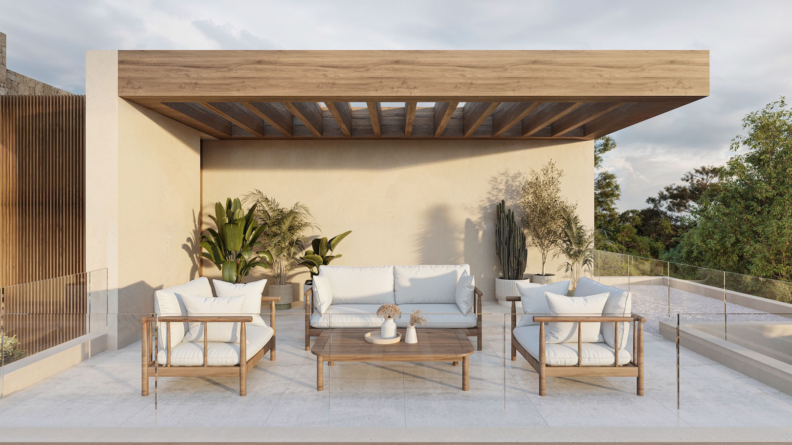 Terraza contemporánea con pérgola de madera, mobiliario de exterior con cojines blancos y barandillas de cristal rodeada de vegetación.