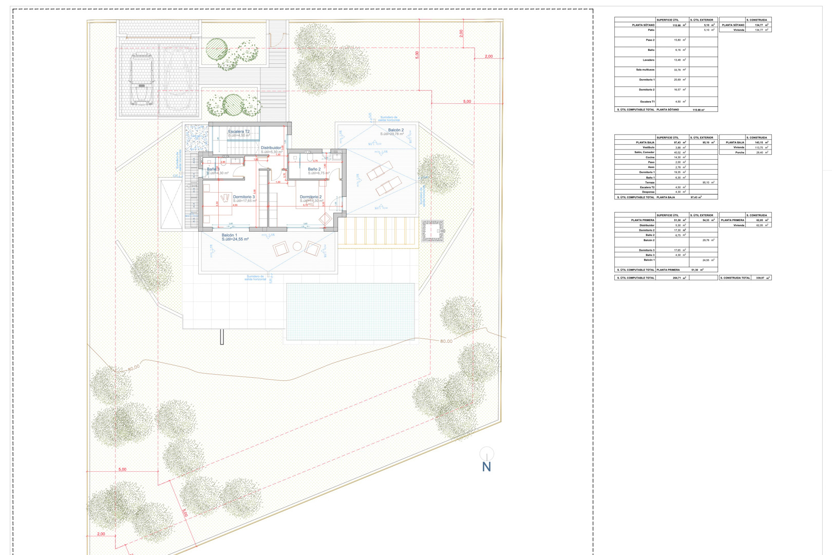 Plano detallado de emplazamiento y distribución que muestra la integración de la villa en la parcela, incluyendo terrazas, piscina y tablas de superficies por niveles.