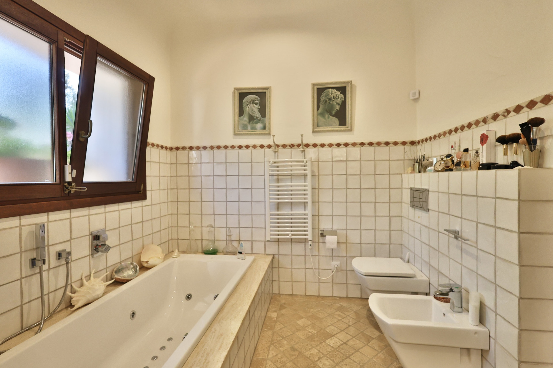 Villa en Jávea con Vistas Panorámicas al Mar