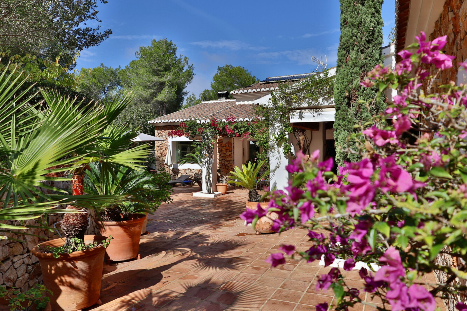 Villa en Jávea con Vistas Panorámicas al Mar