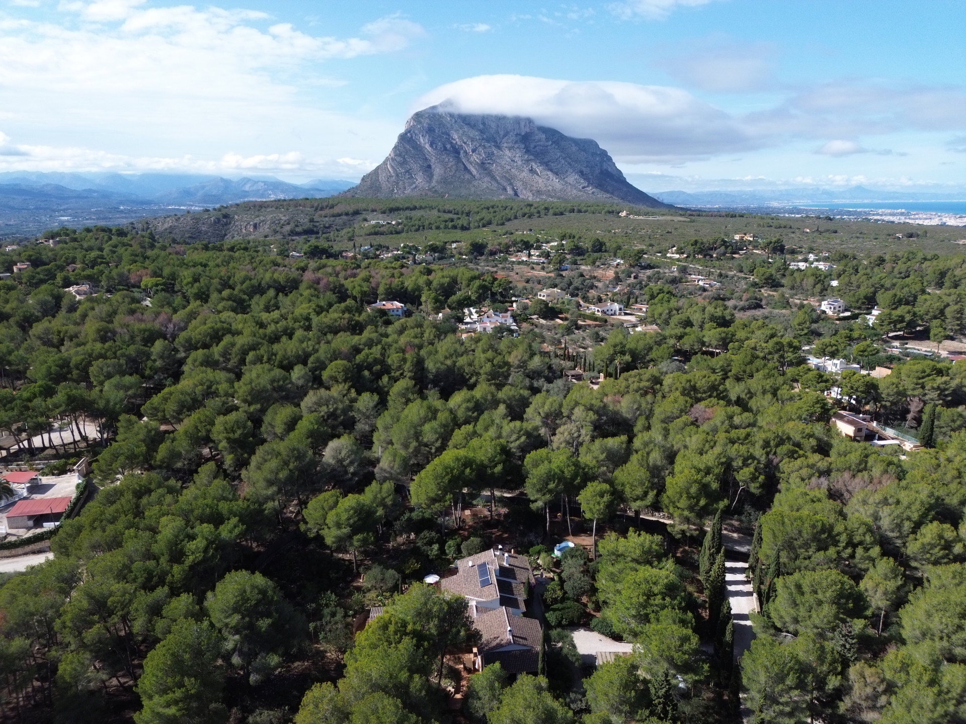 Villa en Jávea con Vistas Panorámicas al Mar