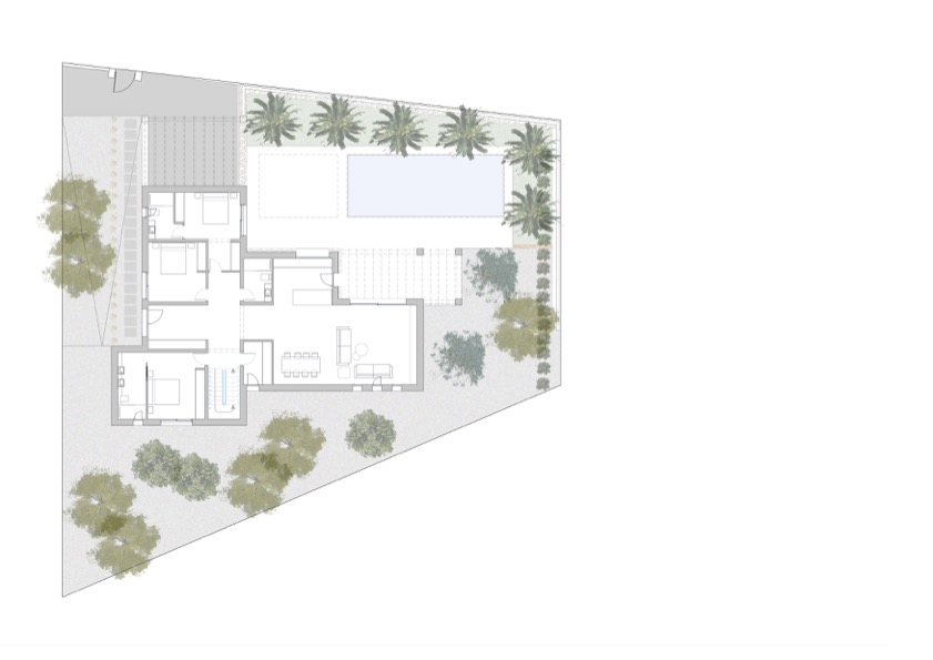 Plano detallado de la planta baja y exteriores, mostrando la distribución de tres dormitorios en suite, salón-comedor diáfano, piscina rectangular y zonas ajardinadas.