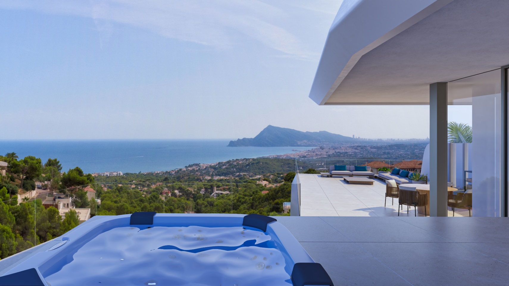 Terraza superior con jacuzzi integrado, suelos de gres porcelánico y vistas panorámicas al Mediterráneo y la bahía de Altea desde Altea Hills.