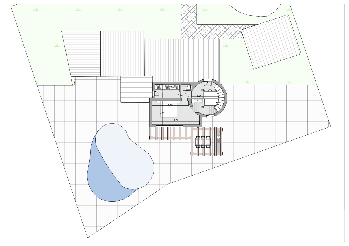 Plano técnico que detalla la distribución de la planta, incluyendo un dormitorio con baño, escalera circular, zona de piscina y terraza con pérgola exterior.