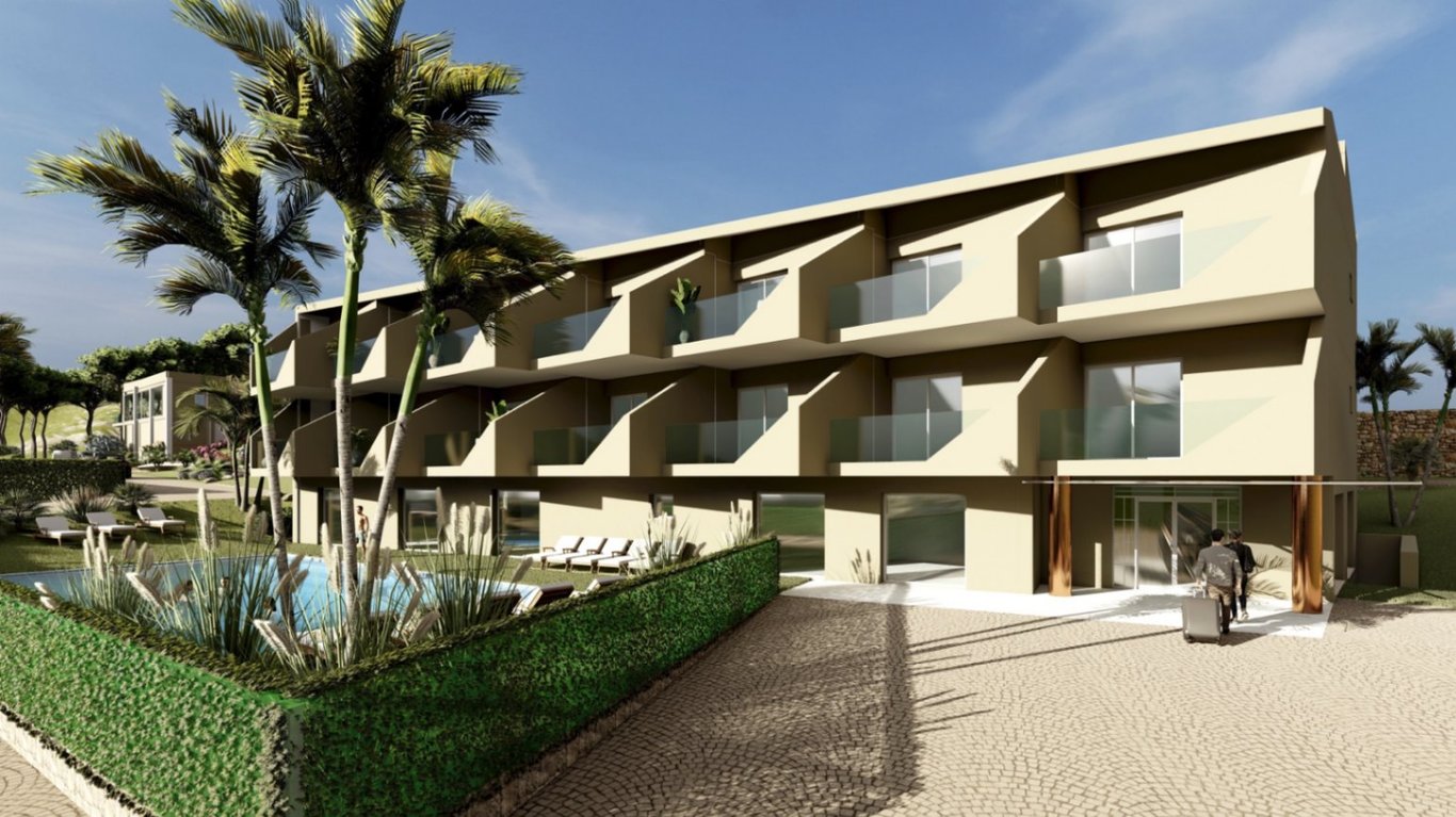 Fachada exterior del hotel boutique con tres niveles, balcones privados con barandillas de cristal, zona de piscina con tumbonas y entrada principal empedrada.