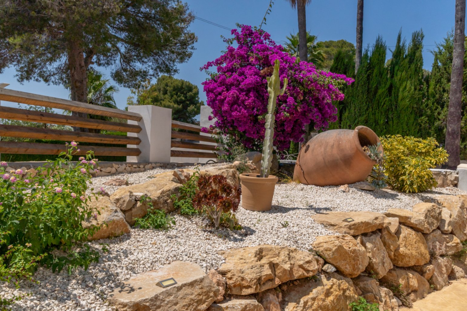 Villa en Jávea con Piscina Privada y Vistas a la Montaña